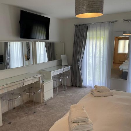 Гостевой дом Pencoed House Estate Кардифф Экстерьер фото