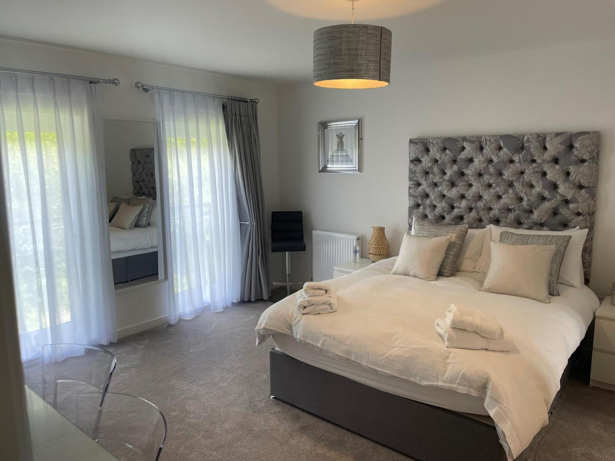 Гостевой дом Pencoed House Estate Кардифф Экстерьер фото
